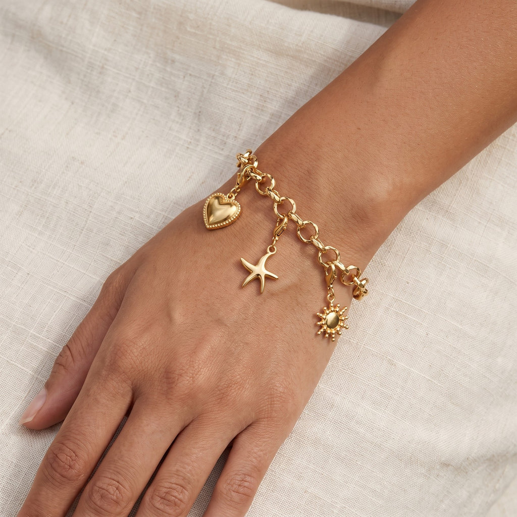 Pulsera Rolo dorada puesta con charms Camille